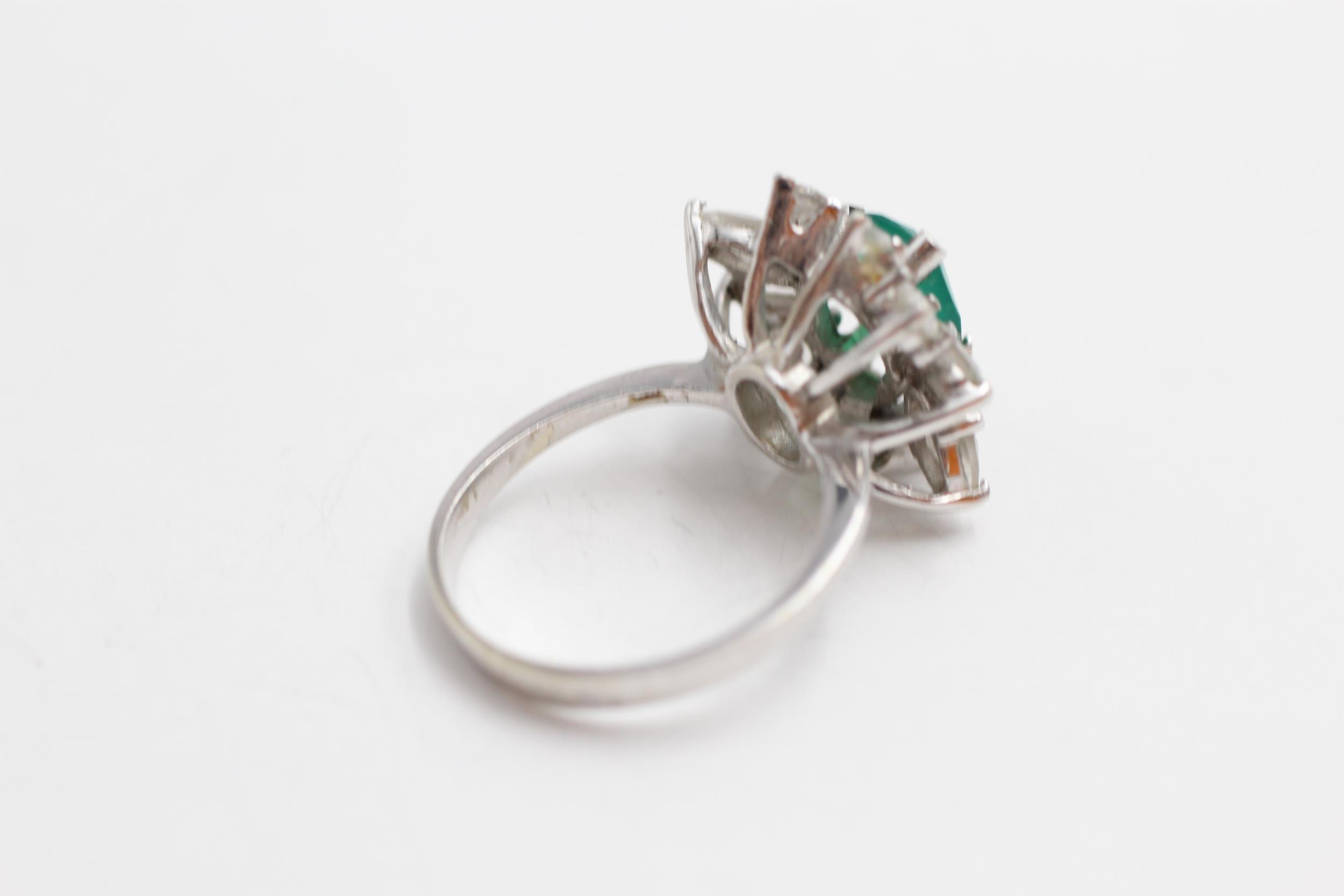 18ct white gold ring with emeralds and CZ stones. Size I + 1/2 - Image 4 of 4