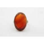 9ct gold chequer cut carnelian set cocktail ring (4.9g) Size N