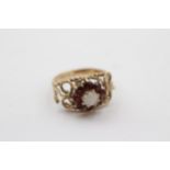 9ct gold vintage garnet and opal set cluster ring (2.5g) Size I