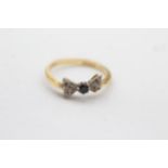 18ct gold vintage sapphire and diamond bow ring (2.4g) Size M+1/2