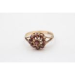 9ct gold vintage garnet set cluster ring (2.1g) Size O