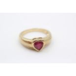 9ct gold heart shaped ruby solitaire ring (3.3g) Size N
