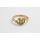 9ct gold ring 1.7g Size O+1/2 as seen