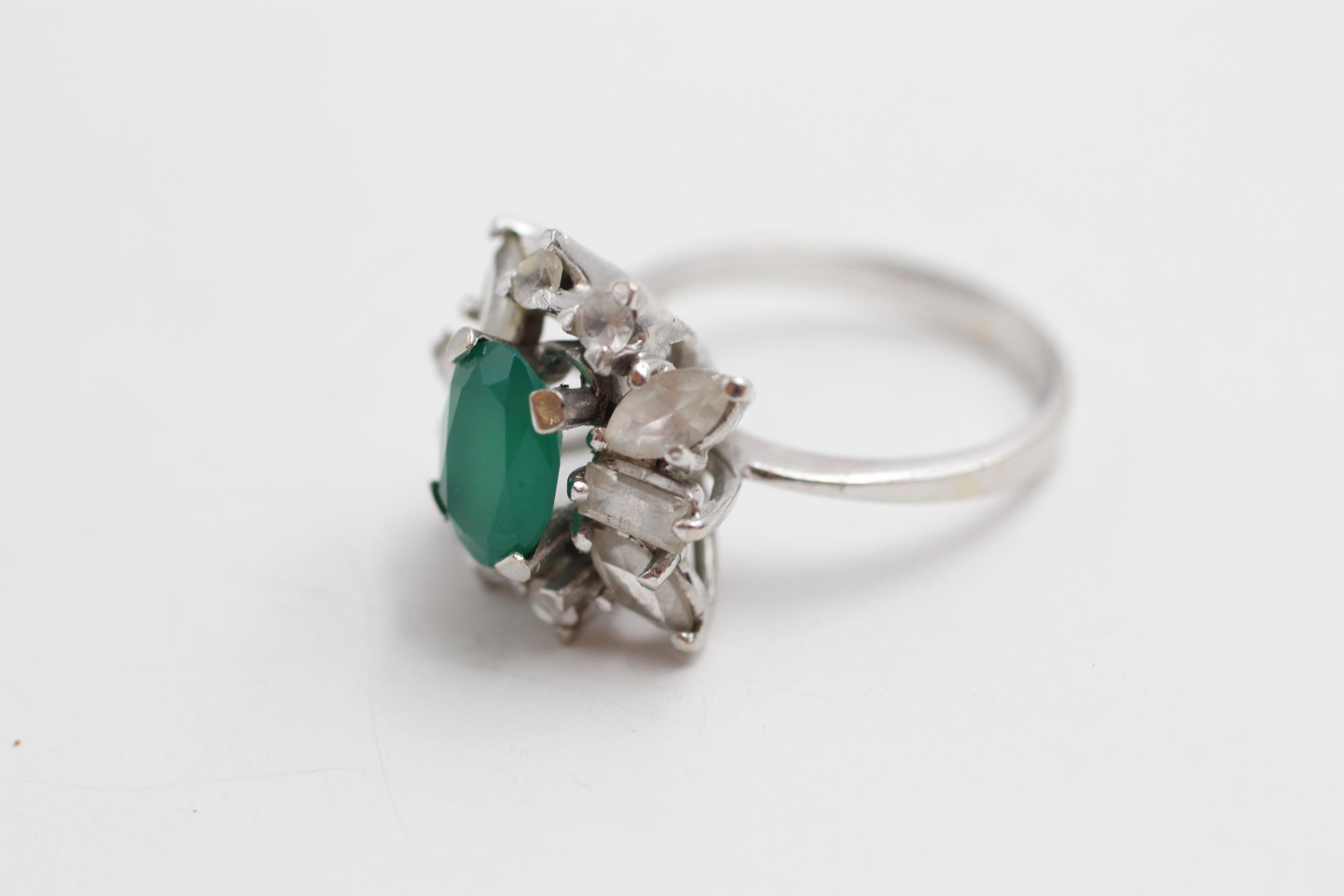 18ct white gold ring with emeralds and CZ stones. Size I + 1/2 - Image 2 of 4