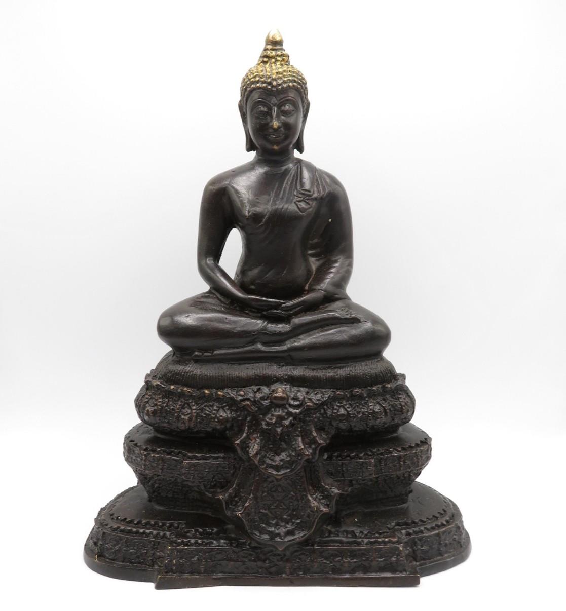 A bronze Buddha 11 inches high 3.1kg weight