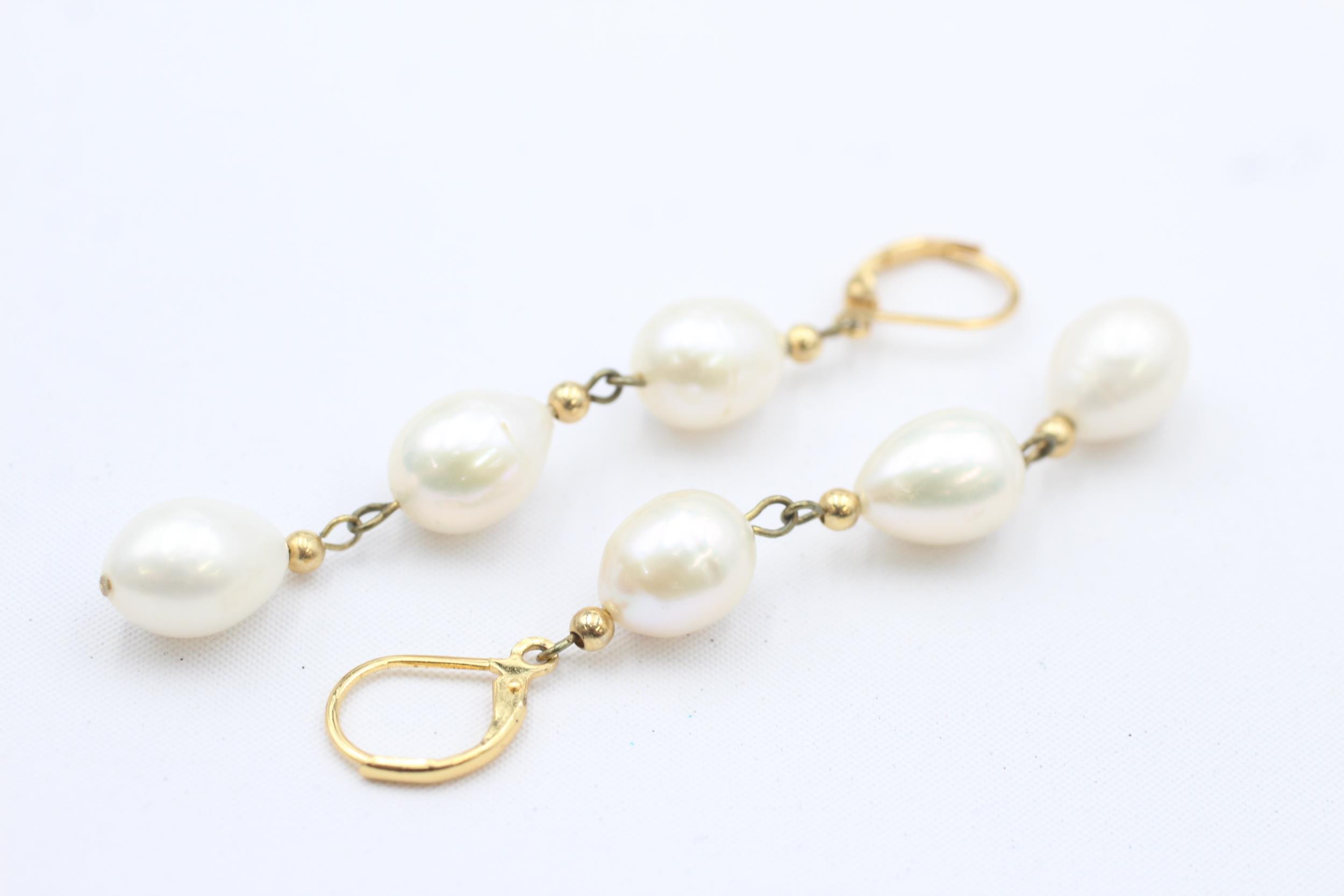 14ct gold freshwater pearl drop earrings (9.8g)