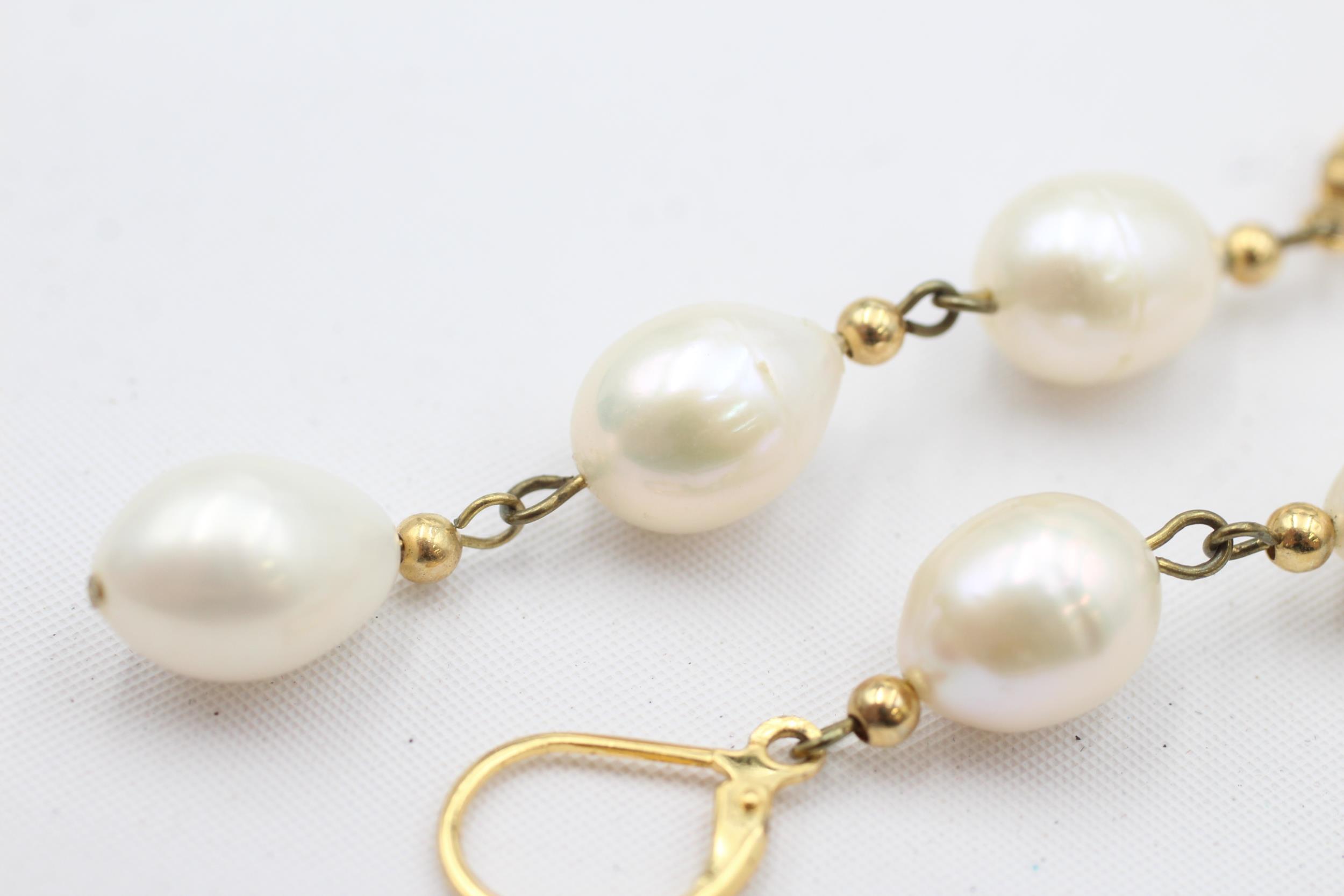 14ct gold freshwater pearl drop earrings (9.8g) - Image 2 of 5