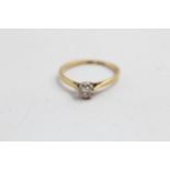 18ct gold round brilliant cut diamond single stone ring (1.8g) Size N
