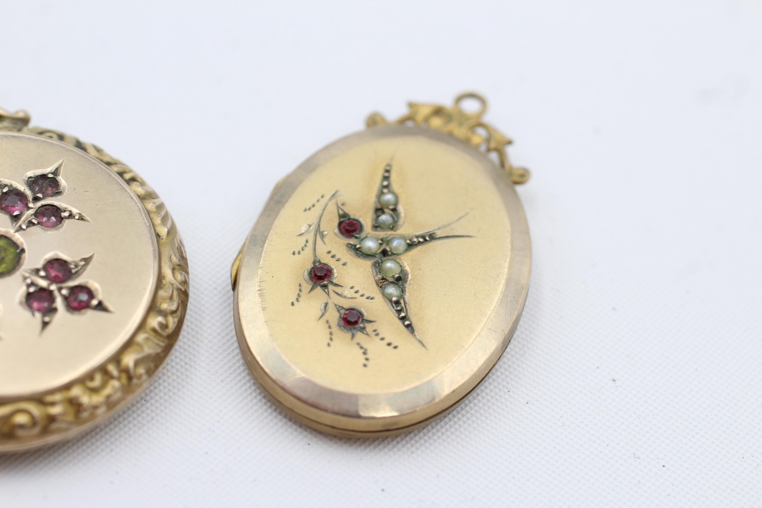2 x 9ct back & front gold antique paste & seed pearl set lockets (13.2g) - Image 3 of 4