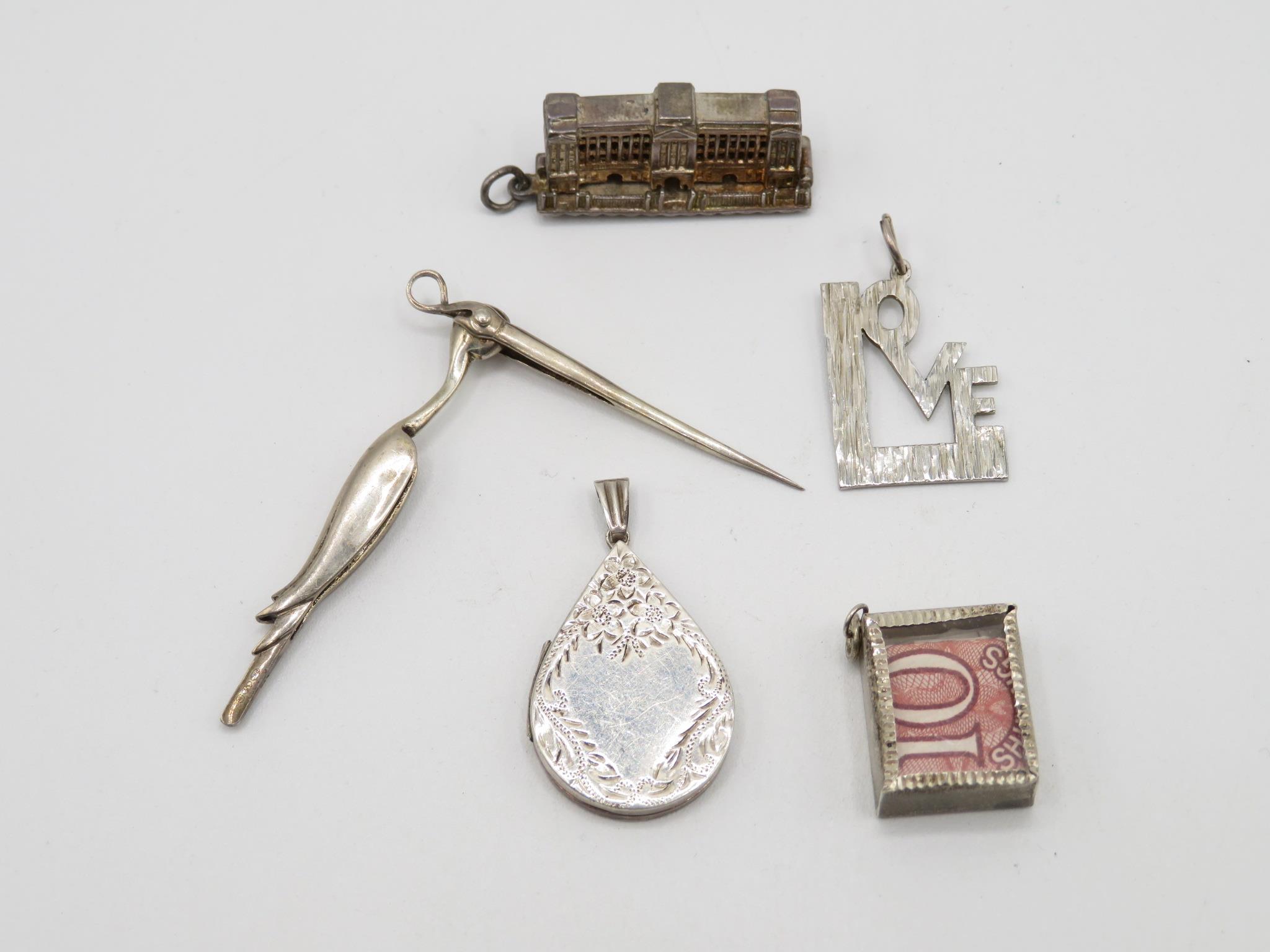 Five Vintage Silver Pendants Including Emergency Money And Buckingham Palace (31g) - Image 2 of 4