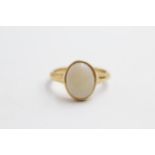 18ct gold white opal single stone ring (3.5g) Size M