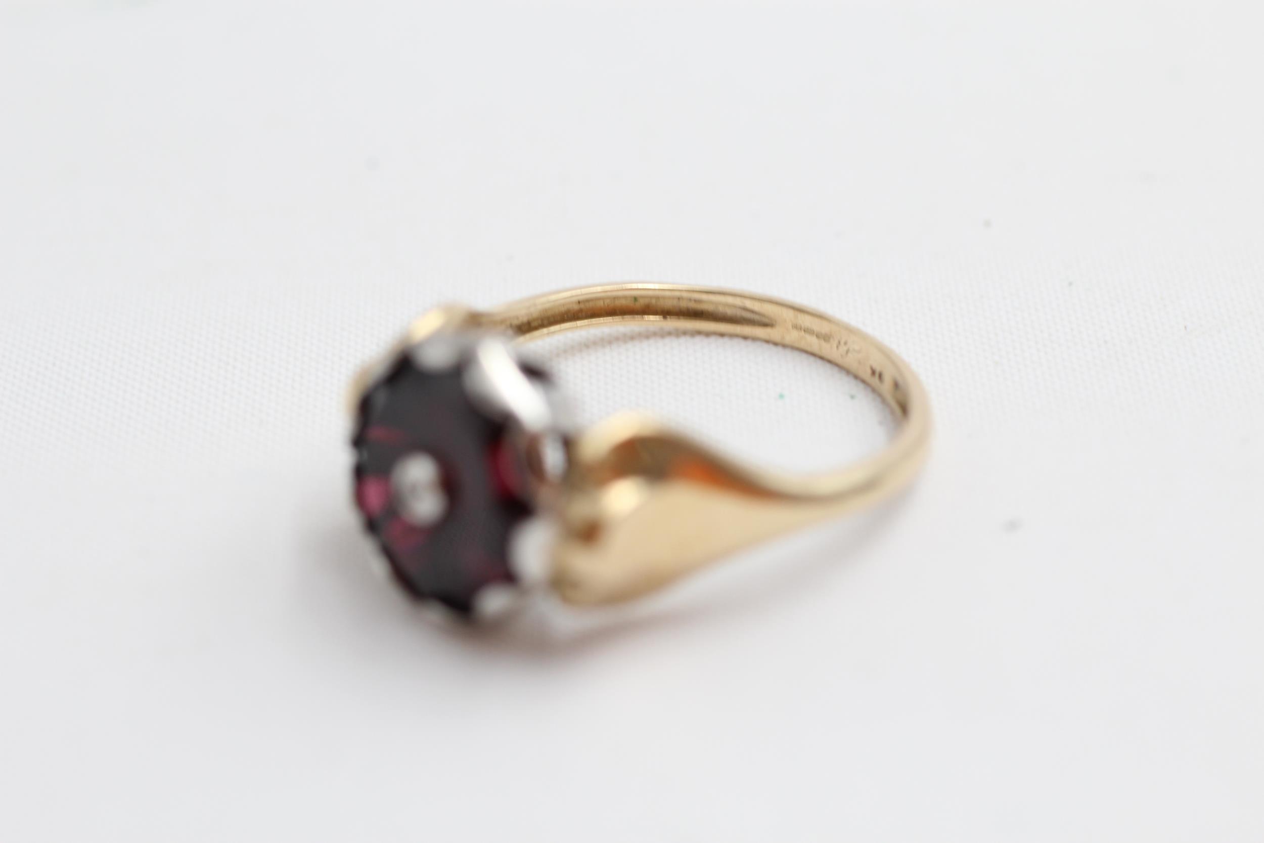 9ct gold diamond & garnet dress ring (4.5g) size S - Image 3 of 4