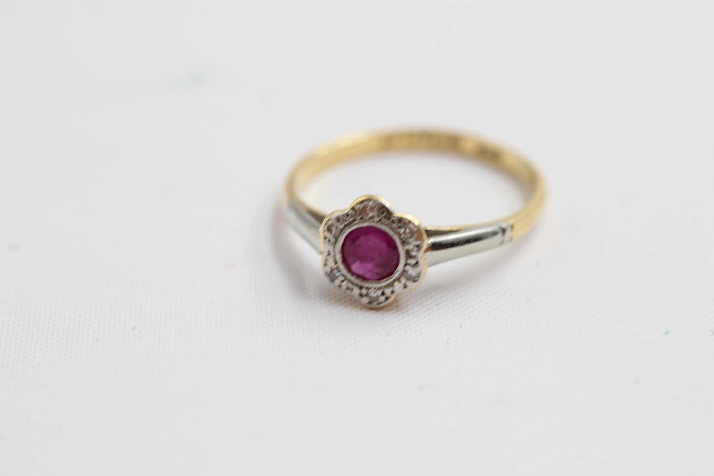 18ct gold diamond & ruby dress ring (2.3g) Size O