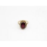 9ct Gold Garnet Single Stone Ring With Twisted Frame (4.2g) Size P