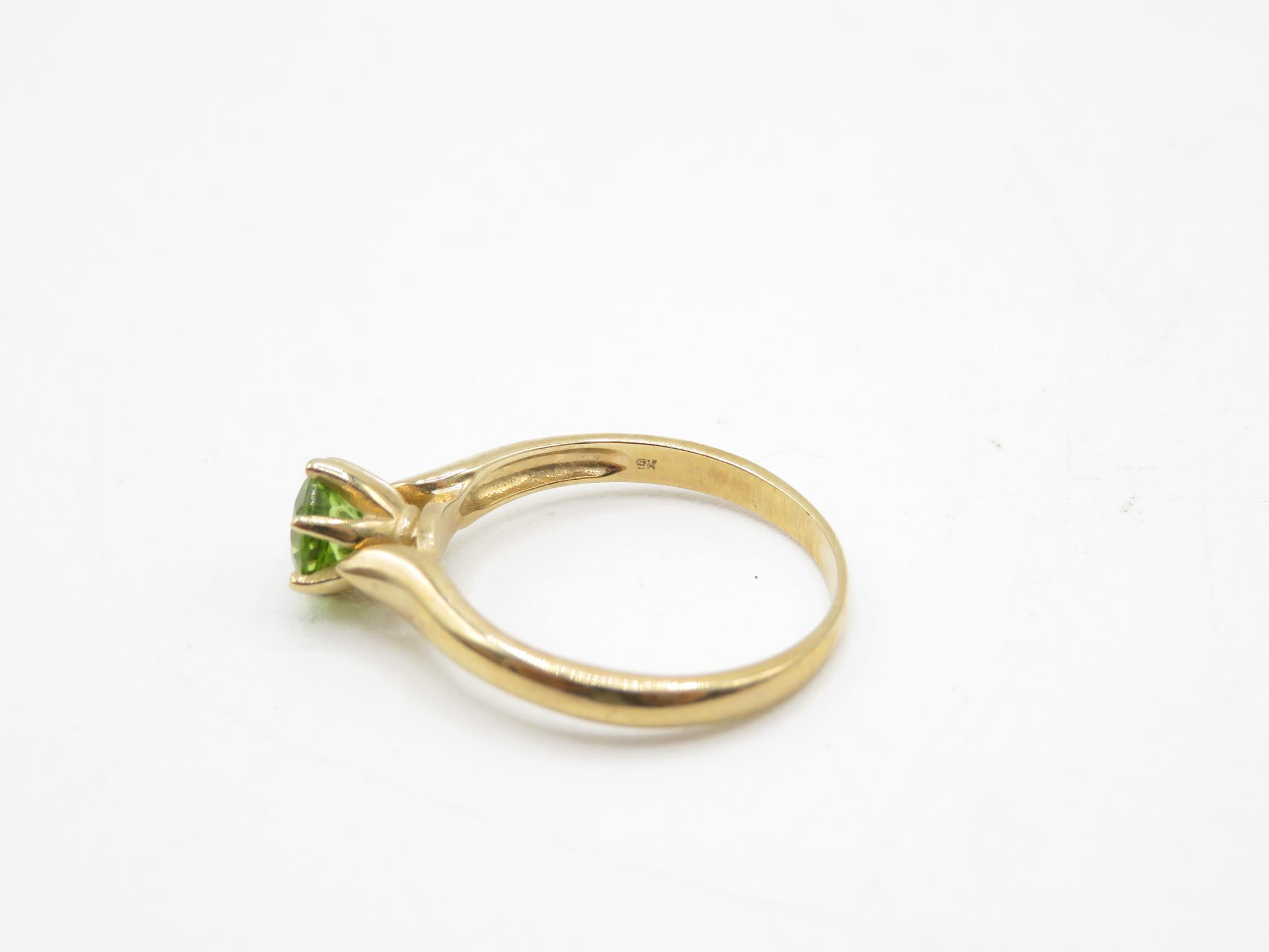 9ct Gold Peridot Single Stone Ring (2.9g) Size R - Image 4 of 4