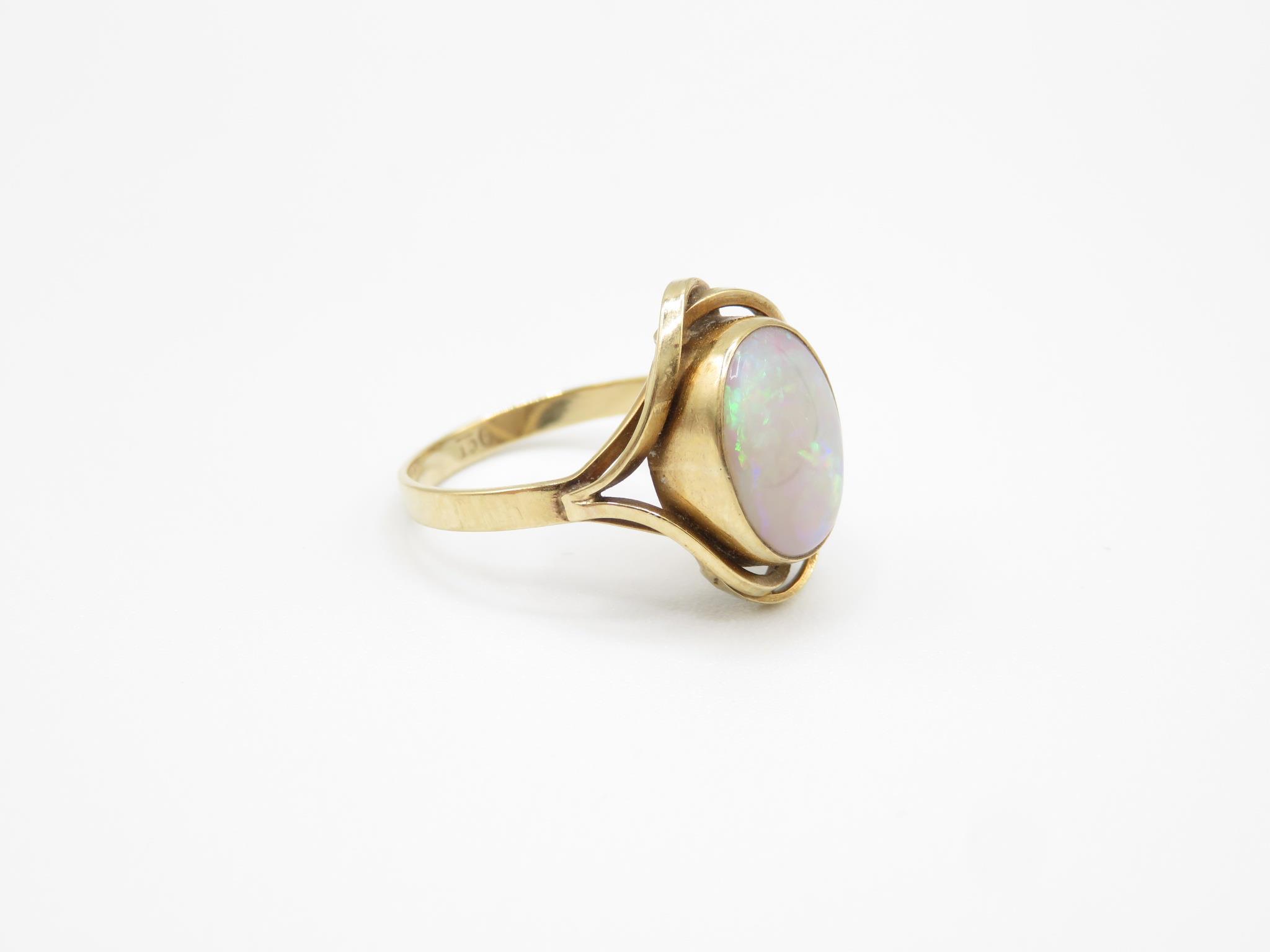 9ct Gold White Opal Single Stone Dress Ring (2.8g) Size N.5 - Image 4 of 5