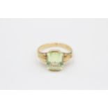 18ct Gold Green Synthetic Spinel Single Stone Ring (3.9g) size K+1/2