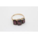 18ct Gold Garnet Three Stone Ring (3.3g) size L1/2