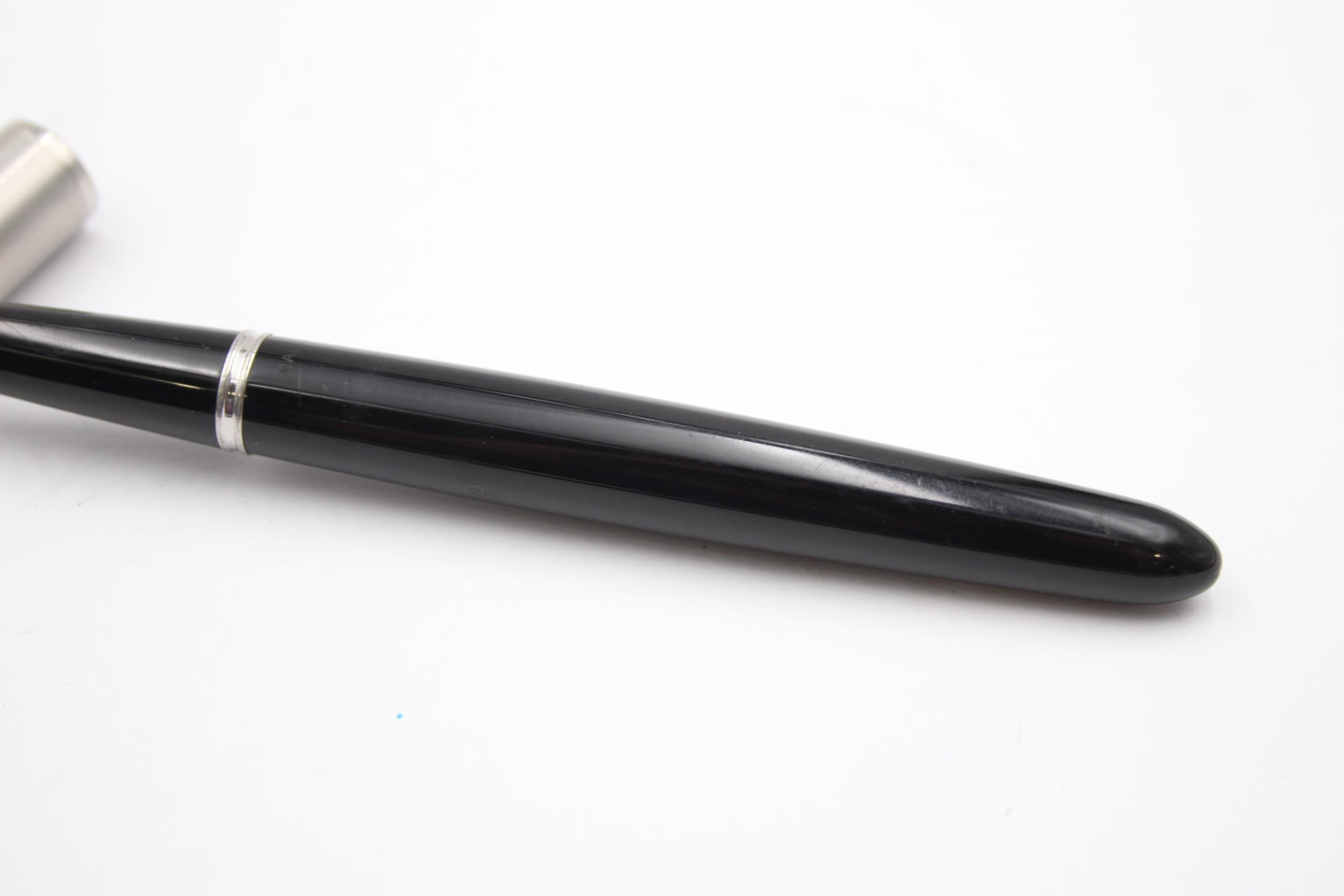 Vintage PARKER 51 Black FOUNTAIN PEN w/ Brushed Steel Cap WRITING // Vintage PARKER 51 Black - Image 3 of 5