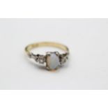 18ct Gold Diamond & White Opal Three Stone Ring (3g) size O