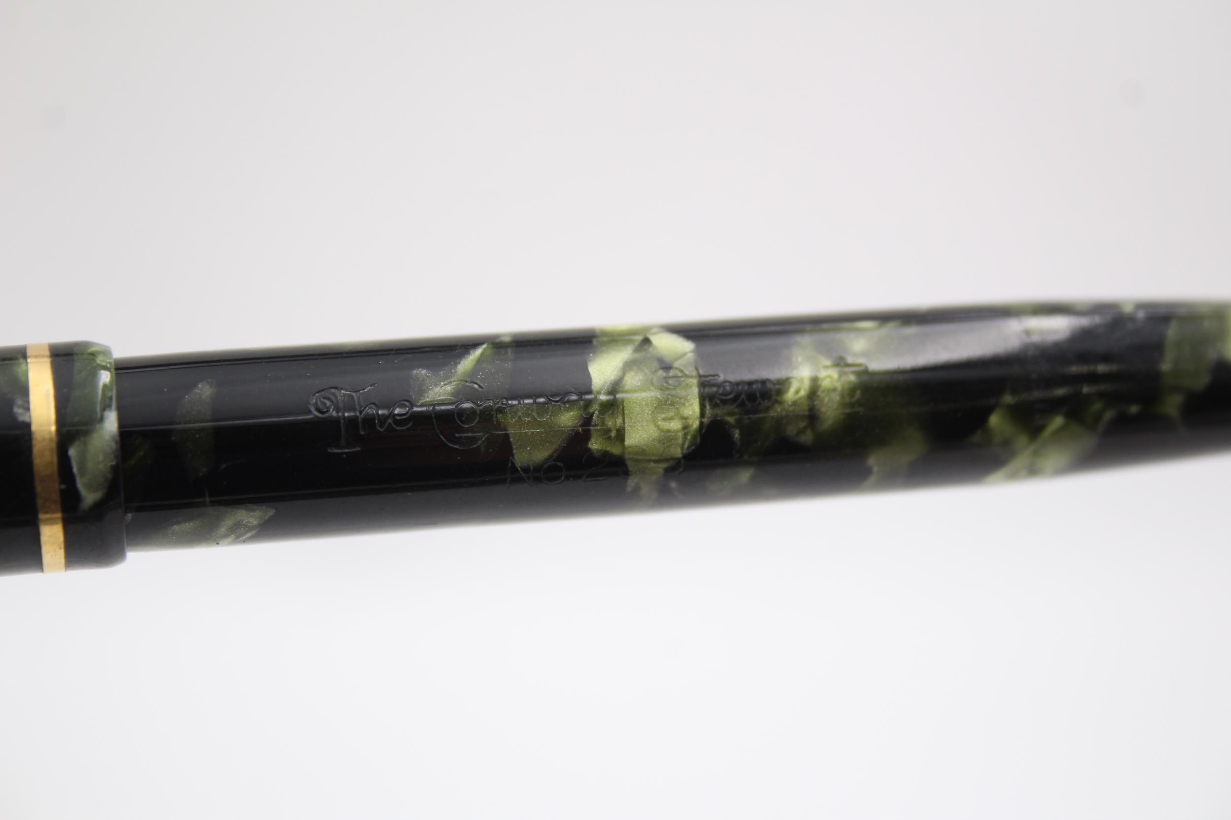 Vintage CONWAY STEWART 286 Green FOUNTAIN PEN w/ 14ct Gold Nib WRITING // Vintage CONWAY STEWART 286 - Image 4 of 5