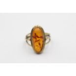 9ct Gold Vintage Amber Split Shoulders Ring (3.3g)