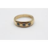 9ct Gold Vintage Sapphire Star Etched Gypsy Setting Ring (3.2g) size S1/2