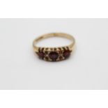 9ct Gold Garnet Highlighted Trilogy Ornate Ring (1.8g) size M