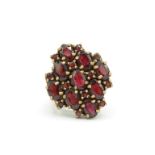 9ct gold and garnet ring size M 5.8g