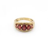 9ct gold ring with garnets size Q 4.5g