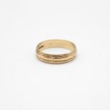 9ct gold engraved wedding band size P 2.8g