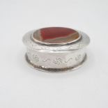 Silver and agate snuff box with full English HM no damage to agate 65mm long 75.8g