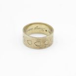 9ct gold ring engraved with hearts size K 5.4g