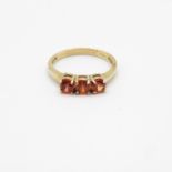 9ct gold and topaz ring size N 2.2g