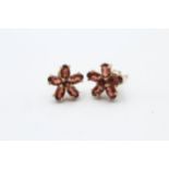 9ct Gold Garnet Floral Cluster Earrings (2.3g)