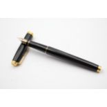 Vintage PARKER 75 Black Lacquer Fountain Pen w/ 14ct Gold Nib WRITING (18g) // Vintage PARKER 75