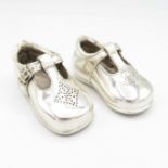 Vintage Hallmarked .925 STERLING SILVER Filled Novelty Baby Shoes (153g) // Diameter - 7.5cm In