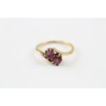 18ct Gold Garnet Two Stone Bypass Ring (2.8g) Size M 1/2