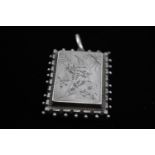 A Victorian Silver Aesthetic Movement Photo Locket (21g) //