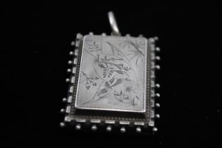 A Victorian Silver Aesthetic Movement Photo Locket (21g) //