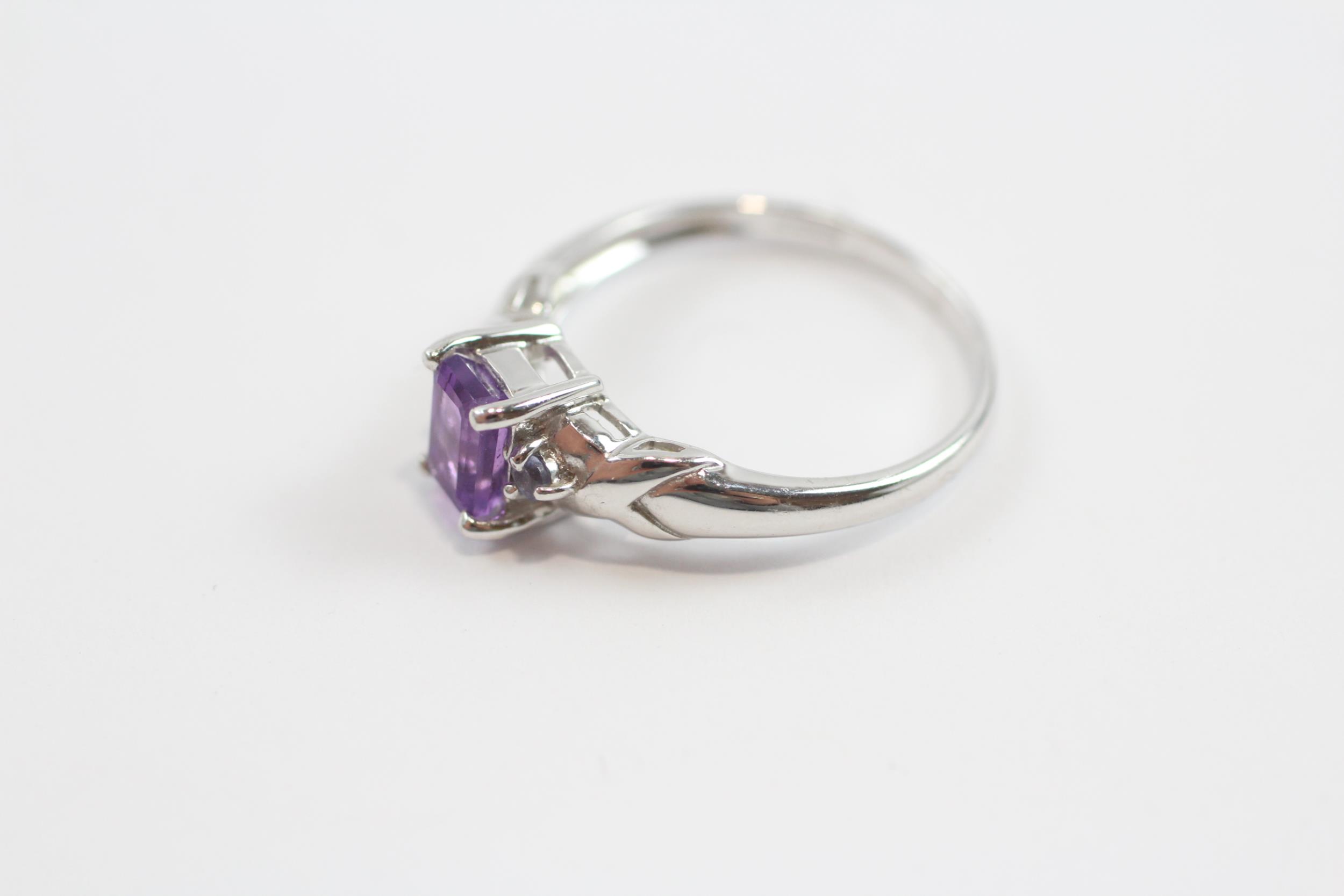 9ct White Gold Amethyst & Tanzanite Trilogy Ring (2.3g) Size O - Image 2 of 5