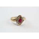 9ct Gold Ruby & Diamond Stylised Twist Setting Cluster Ring (2.6g) Size O