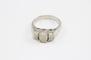 18ct White Gold Opal Trilogy Dress Ring (3.7g) Size I 1/2