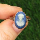 9ct Gold Jasperware Cameo Dress Ring By Wedgwood (2.9g) Size N