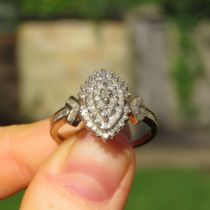 9ct Gold Diamond Cluster Ring (3.7g) Size R