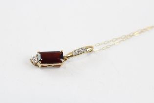 9ct Gold Garnet & Clear Gemstone Pendant Necklace (2.2g)