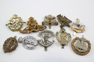 10x Military Cap Badges Inc Royal Armoured Corps, Prince Alberts, Wiltshire, Etc // Military Cap