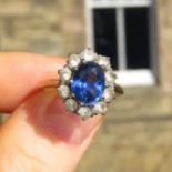 9ct Gold Synthetic Sapphire & Spinel Oval Cluster Ring (3.5g) Size O