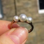 9ct Gold Cultured Pearl Three Stone Ring (2.4g) Size M