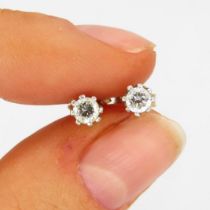 9ct White Gold Vintage Diamond Solitaire Stud Earrings (1g)
